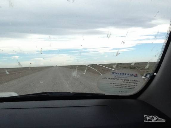 A rachadura no vidro da Fiona só está aumentando dsde a pedrada na ruta 40, saída de Trevelin, na Argentina